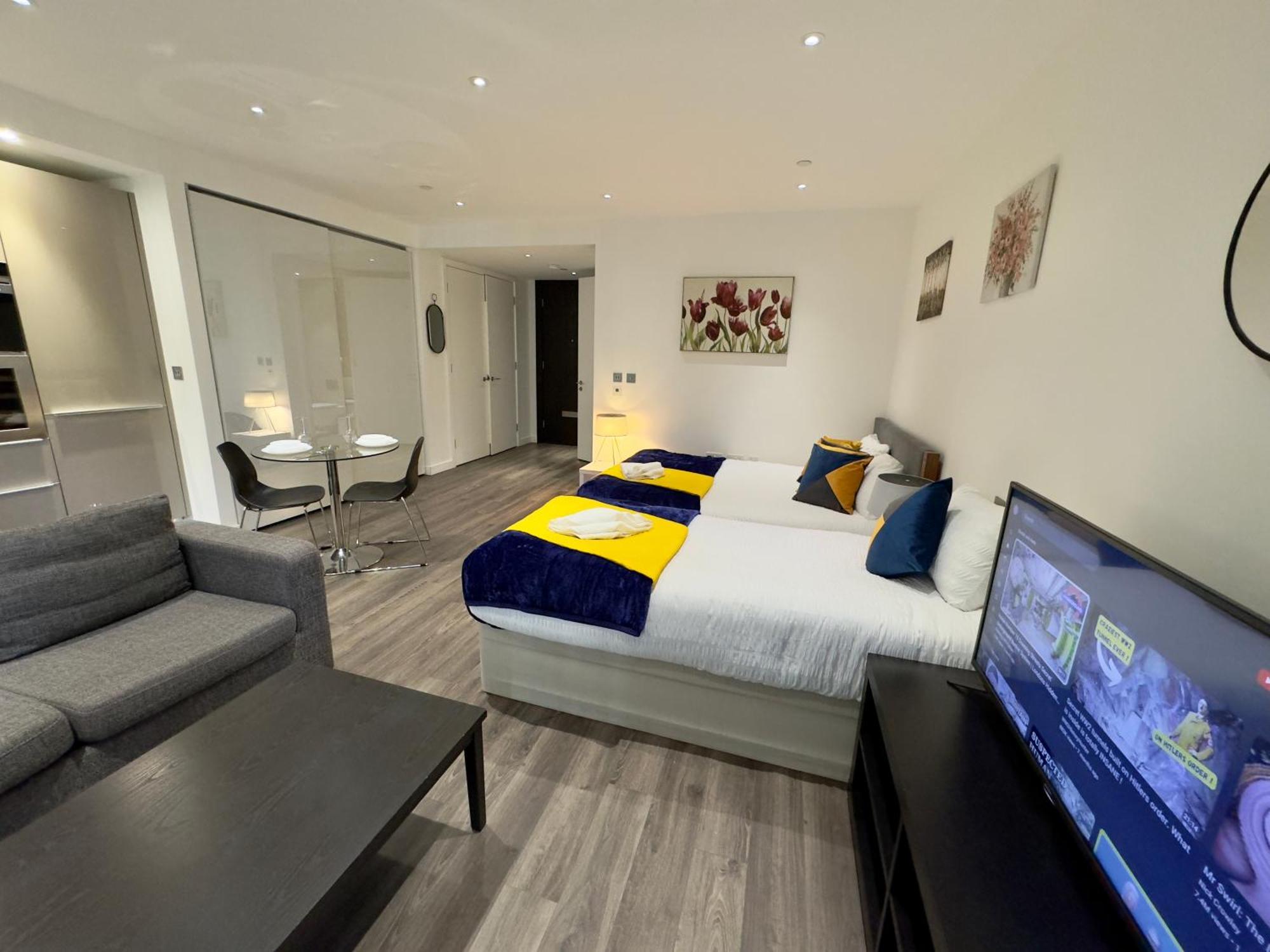 Modern Close To Tower Bridge, Sky Garden, Train And Much Londra